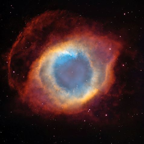 La nebulosa Elica (NGC 7293, o Nebulosa Helix mantenendo il nome inglese) è una delle nebulose planetarie più vicine alla Terra: viene spesso chiamata l'Occhio di Dio.